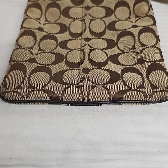 COACH SIGNATURE STRIPE SWINGPACK BFPM-06-053 - Picture 7 of 9